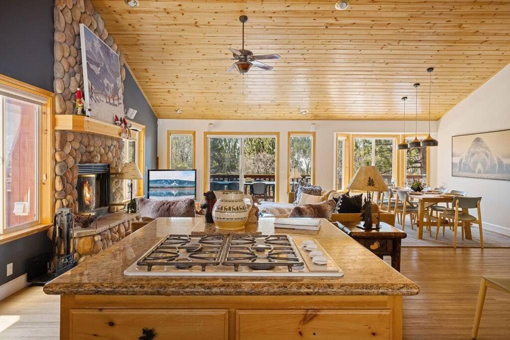 Koselig Cabin W Hot Tub, Fireplace & Central Ac Big Bear Lake Exterior foto