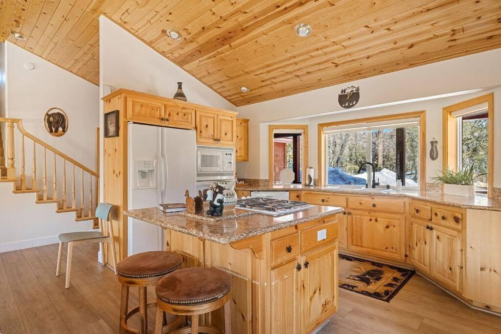 Koselig Cabin W Hot Tub, Fireplace & Central Ac Big Bear Lake Exterior foto